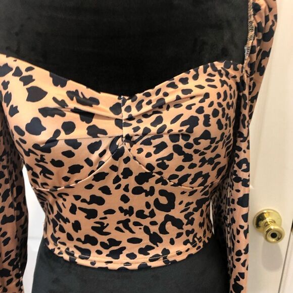 NWOT Leopard print long sleeve crop top size small - Picture 4 of 7